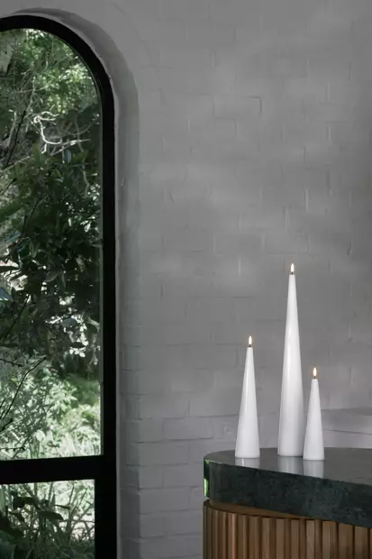 Uyuni LED kynttilä Cone 30cm - Kynttilänjalat ja tuikkukupit - ULCONW07030 - 2
